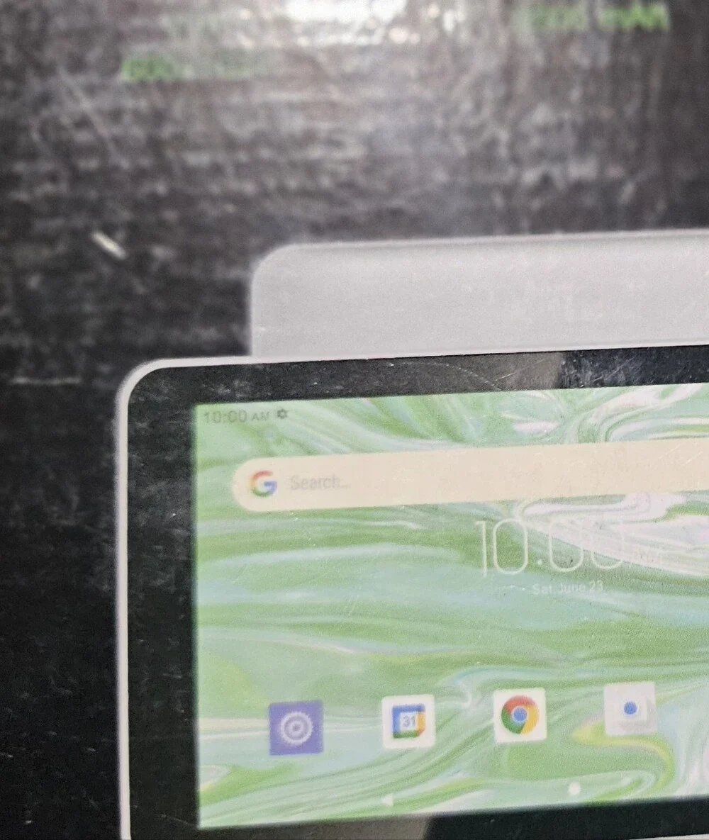 White Android Tablet with Clear Display - Portable Entertainment Tablet